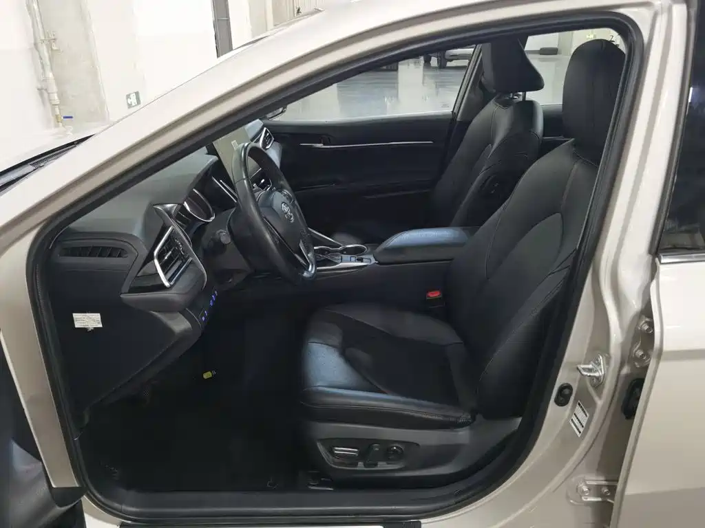 Toyota Camry — миниатюра 10