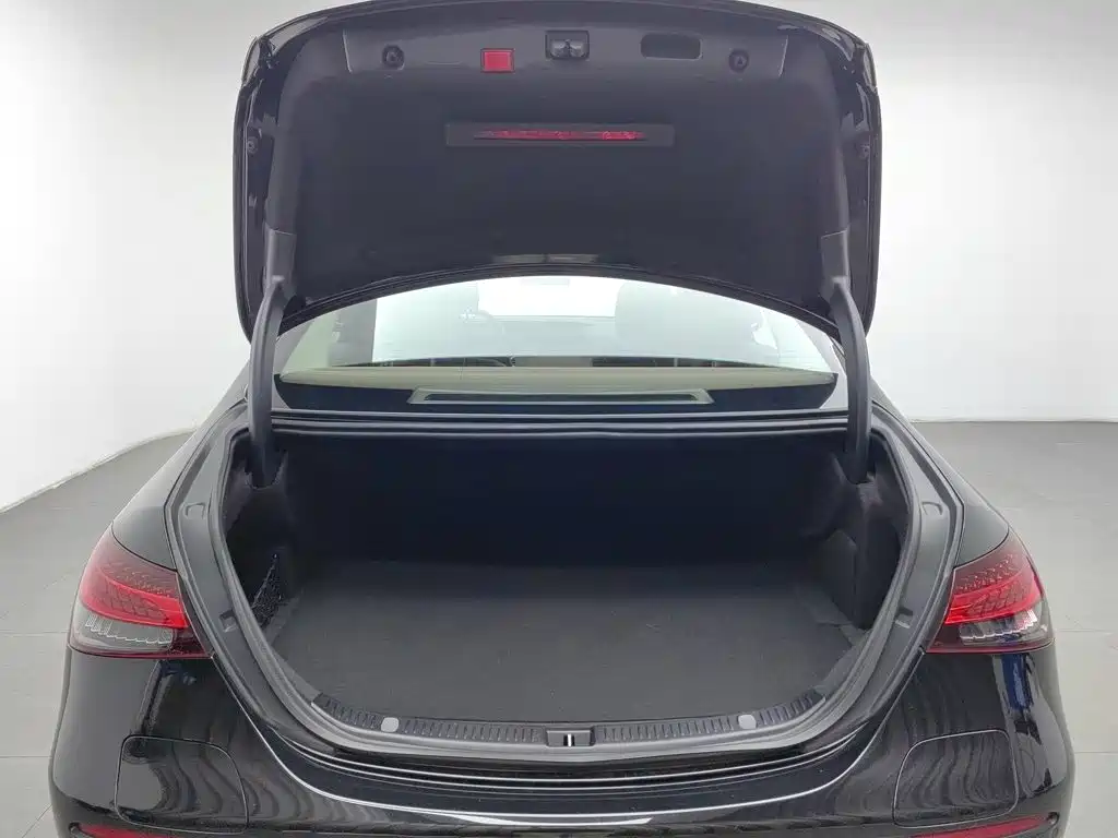 Mercedes-Benz E-Class New Energy — миниатюра 16