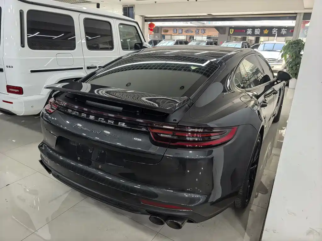 PORSCHE PANAMERA