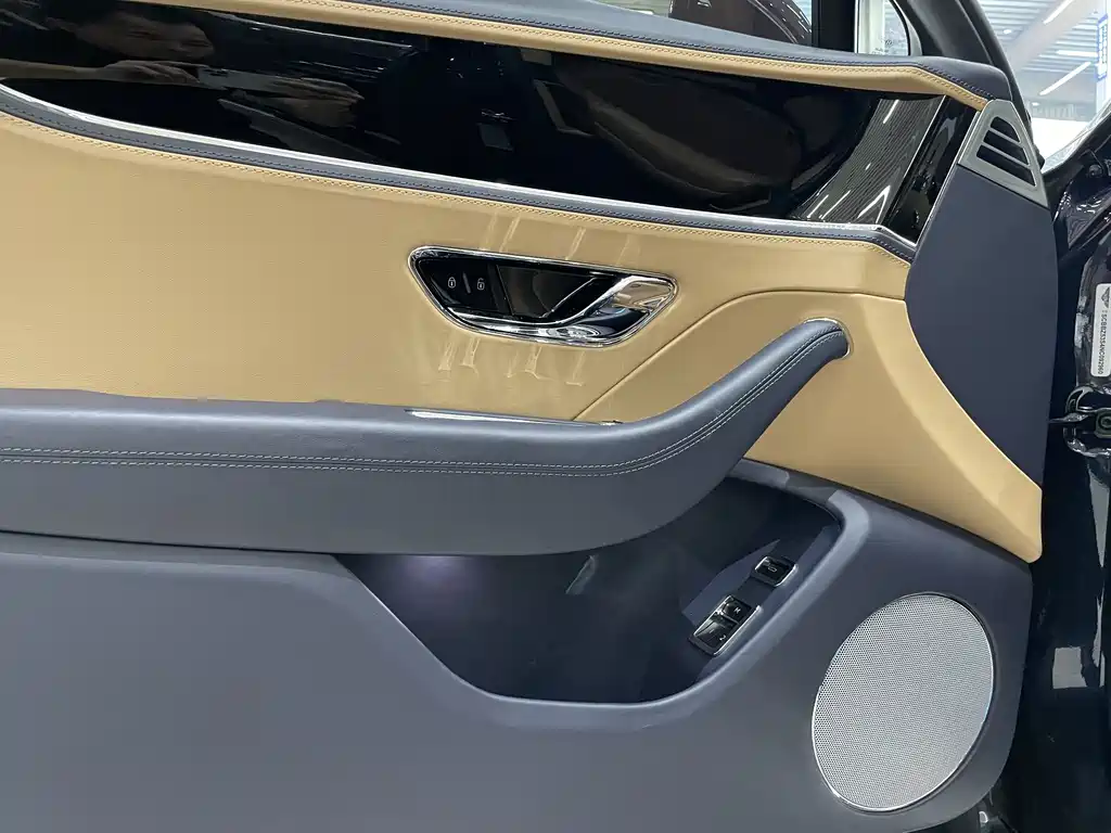 Bentley Flying Spur — миниатюра 7