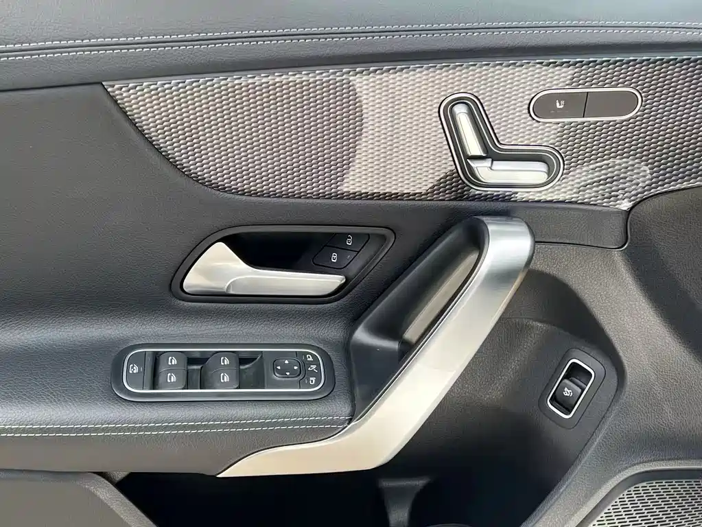 Mercedes-Benz A-Class A 2023 A 200 L Fashion