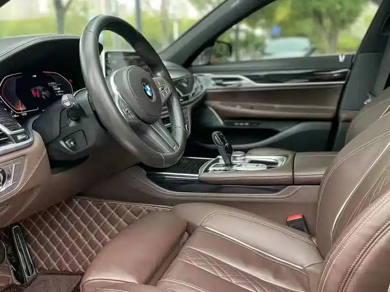 BMW 7 Series — миниатюра 6