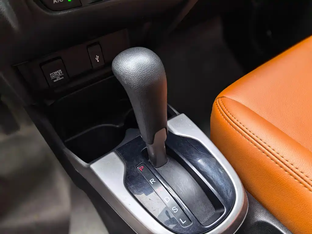 Honda Fit — миниатюра 8