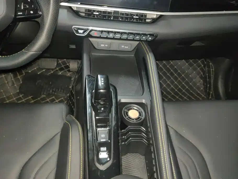 Geely Binyue — миниатюра 16