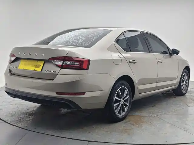 Skoda Octavia 2021 — фото 4