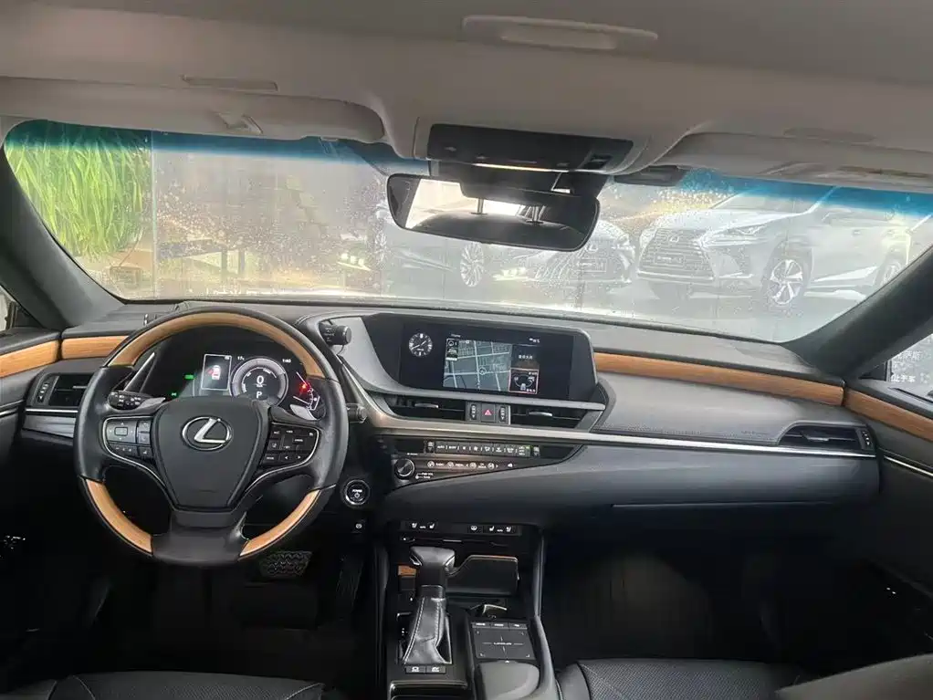 Lexus ES 2020 300h Premium