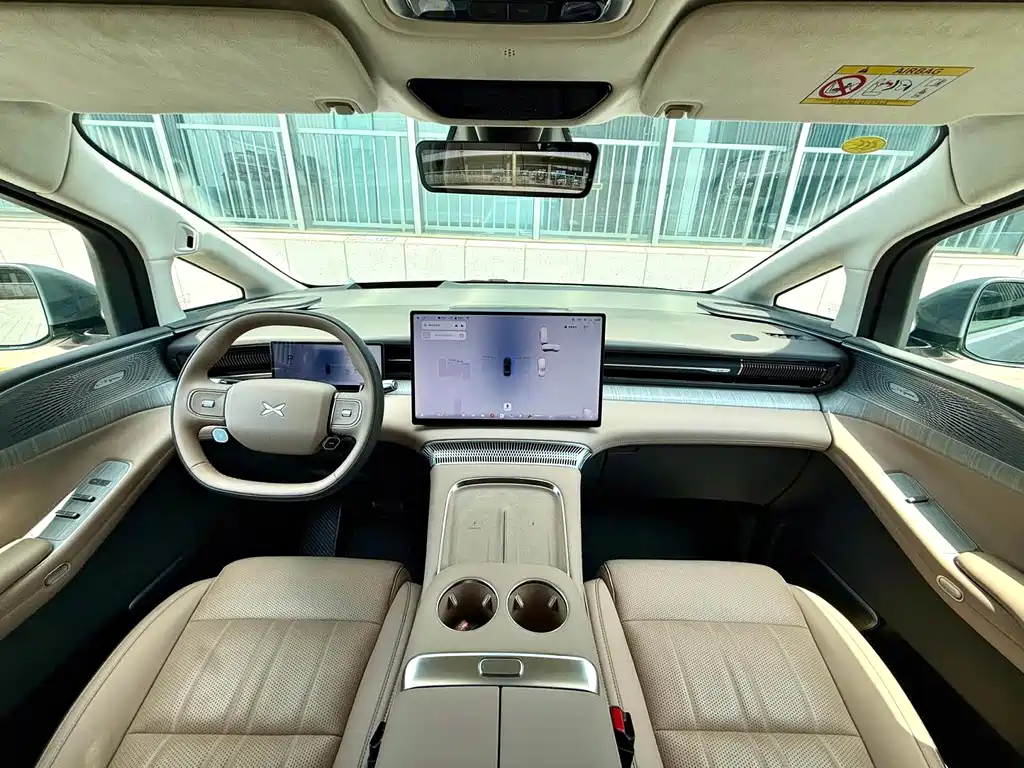 XPeng X9 — миниатюра 6