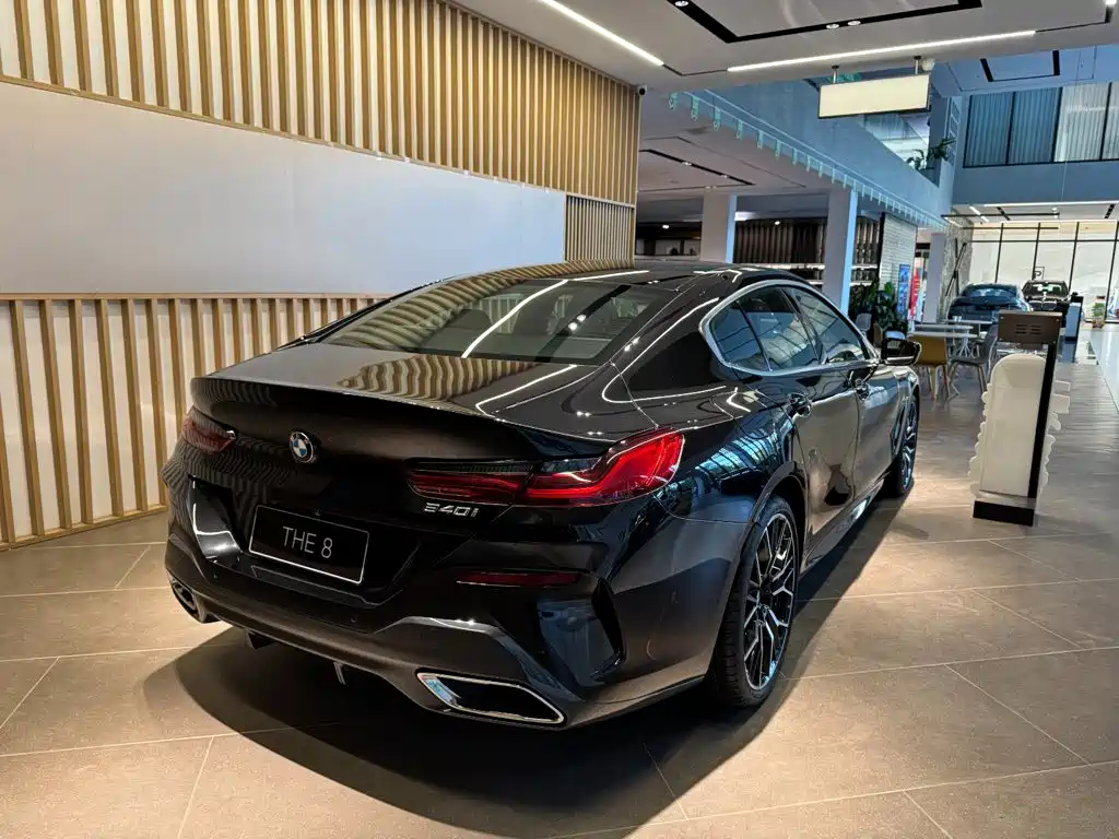 BMW 8 Series — миниатюра 4