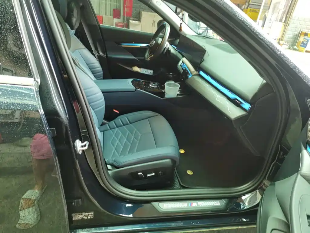 BMW 5 Series — миниатюра 19