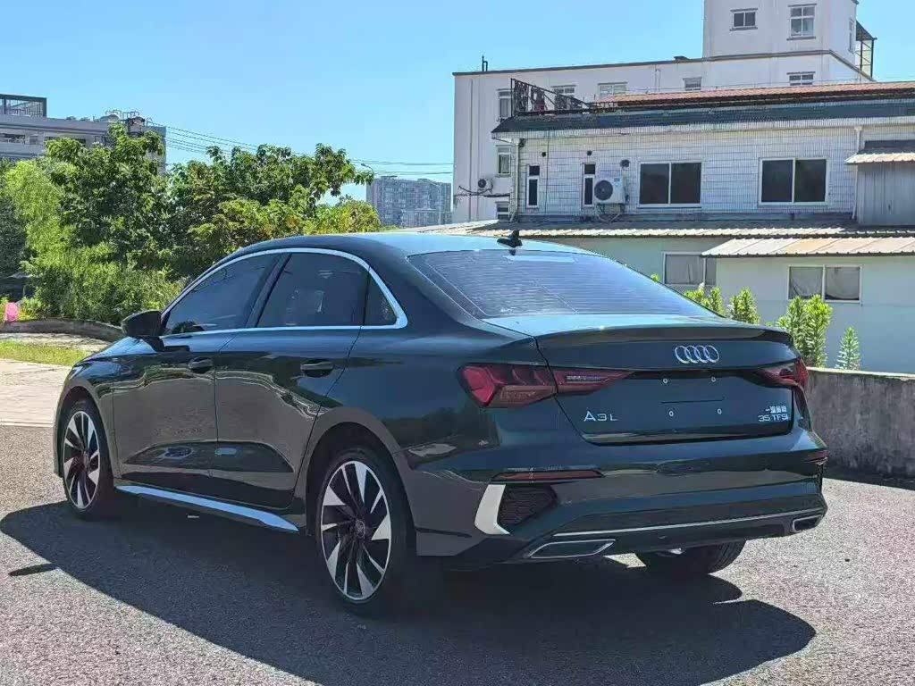 Audi A3 1.4 л 2023 г. Зелёный, пробег 49600 км
