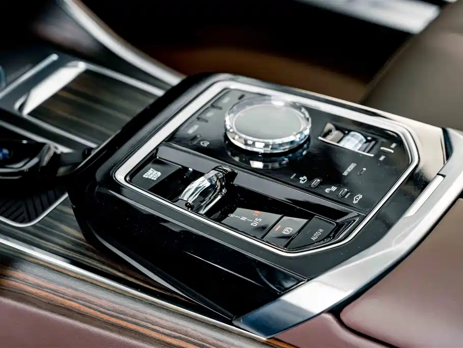 BMW 7 Series — миниатюра 15