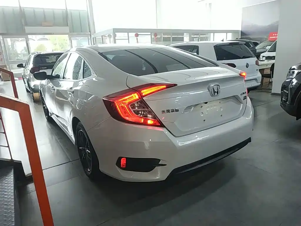 Honda Civic — миниатюра 5