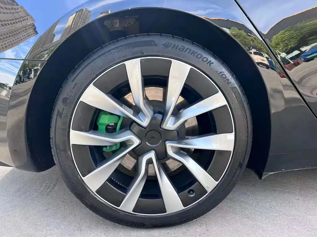 Tesla Model 3 — миниатюра 7