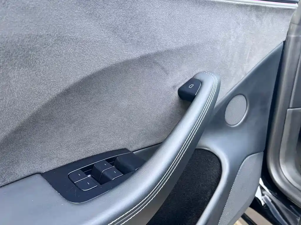 Tesla Model 3 — миниатюра 17
