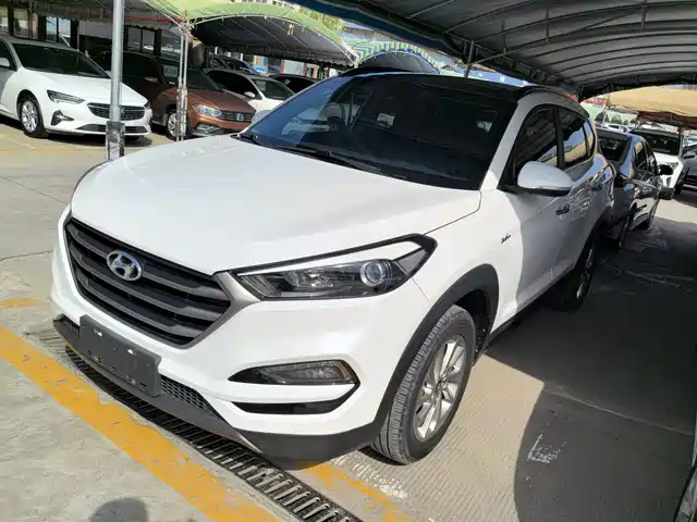 MODERN TUCSON 2017