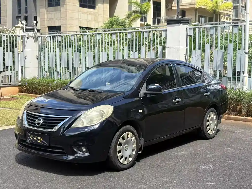 Nissan Sunny 2012