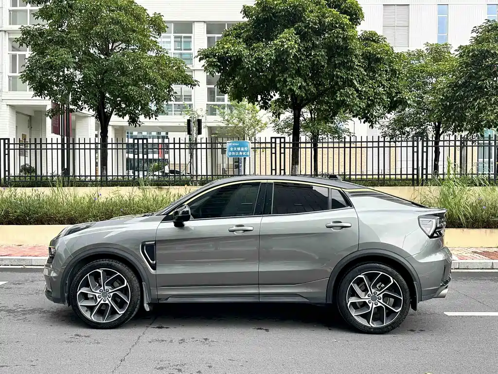 Lynk & Co 05 — миниатюра 12