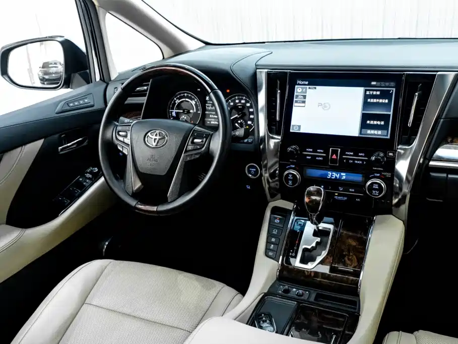 Toyota Alphard — миниатюра 28