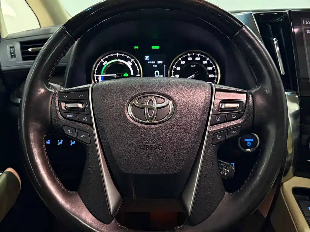 Toyota Alphard — миниатюра 13