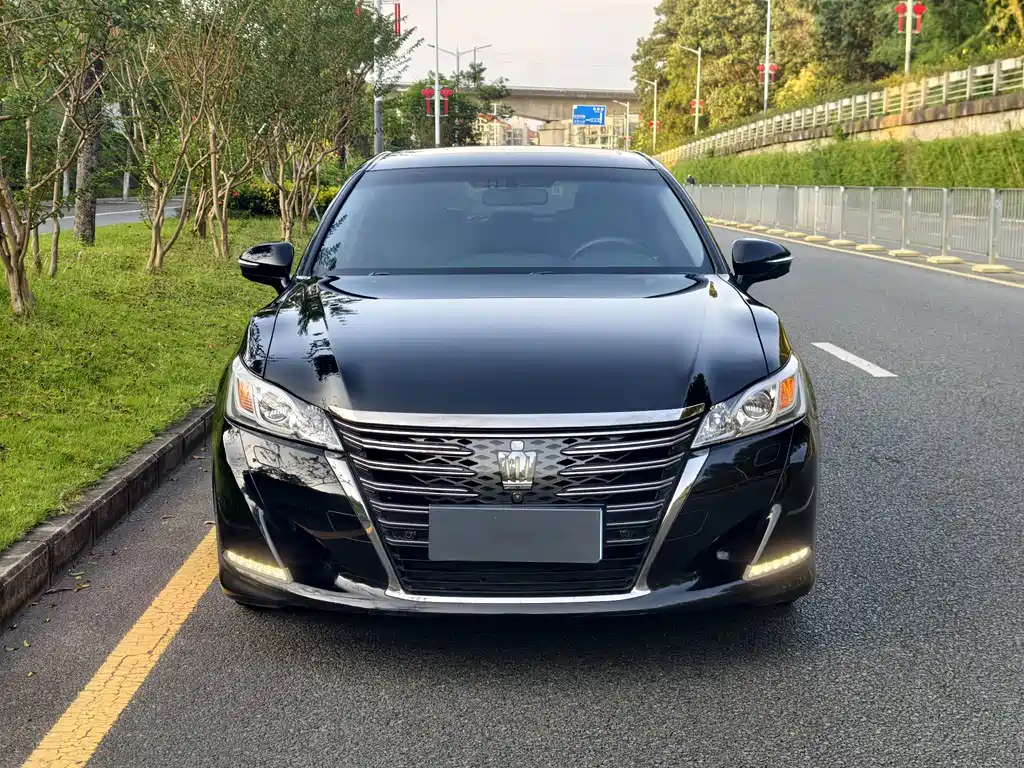 Toyota Crown — миниатюра 2