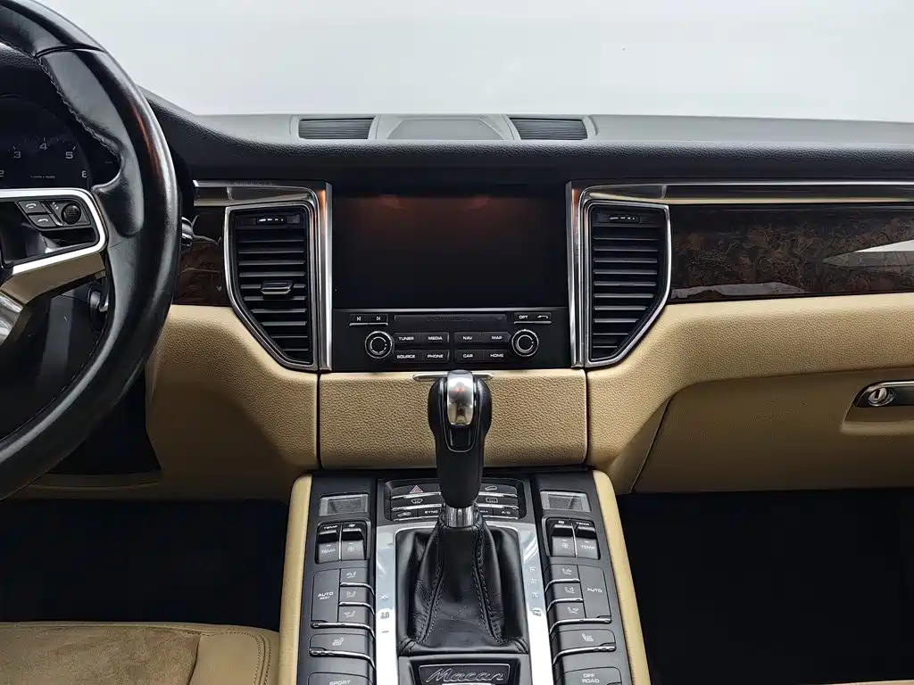Porsche Macan — миниатюра 12