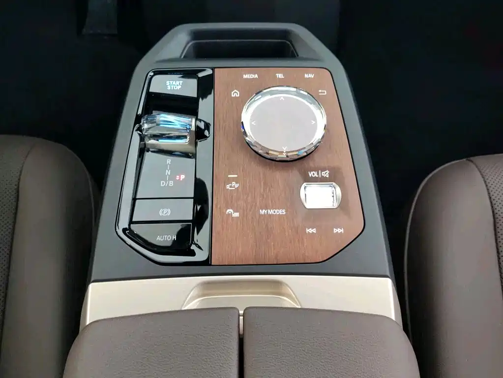 BMW iX — миниатюра 8