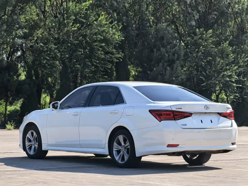 Toyota Crown — миниатюра 4