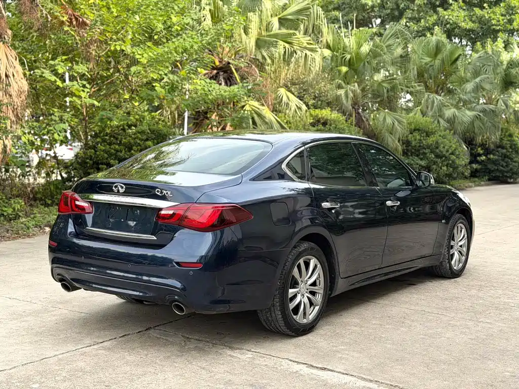 Infiniti Q70 — миниатюра 6