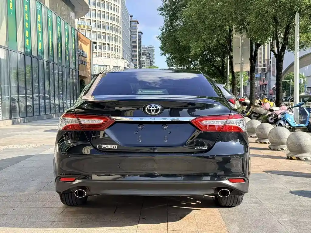 Toyota Camry — миниатюра 14