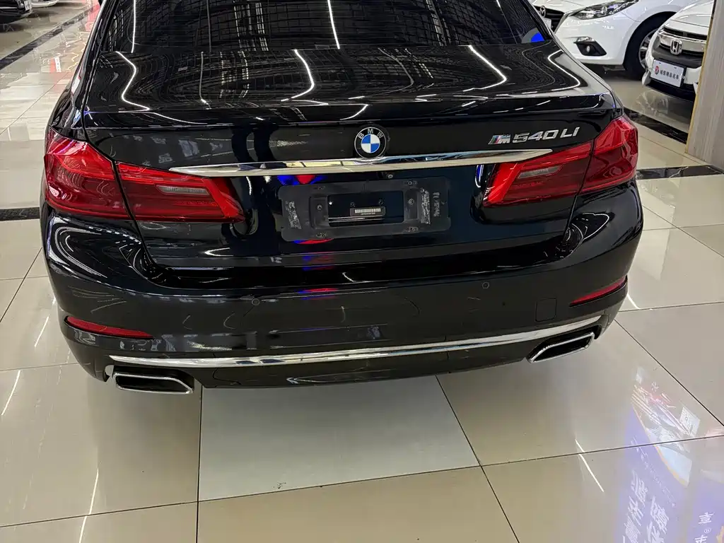 BMW 5 Series — миниатюра 3
