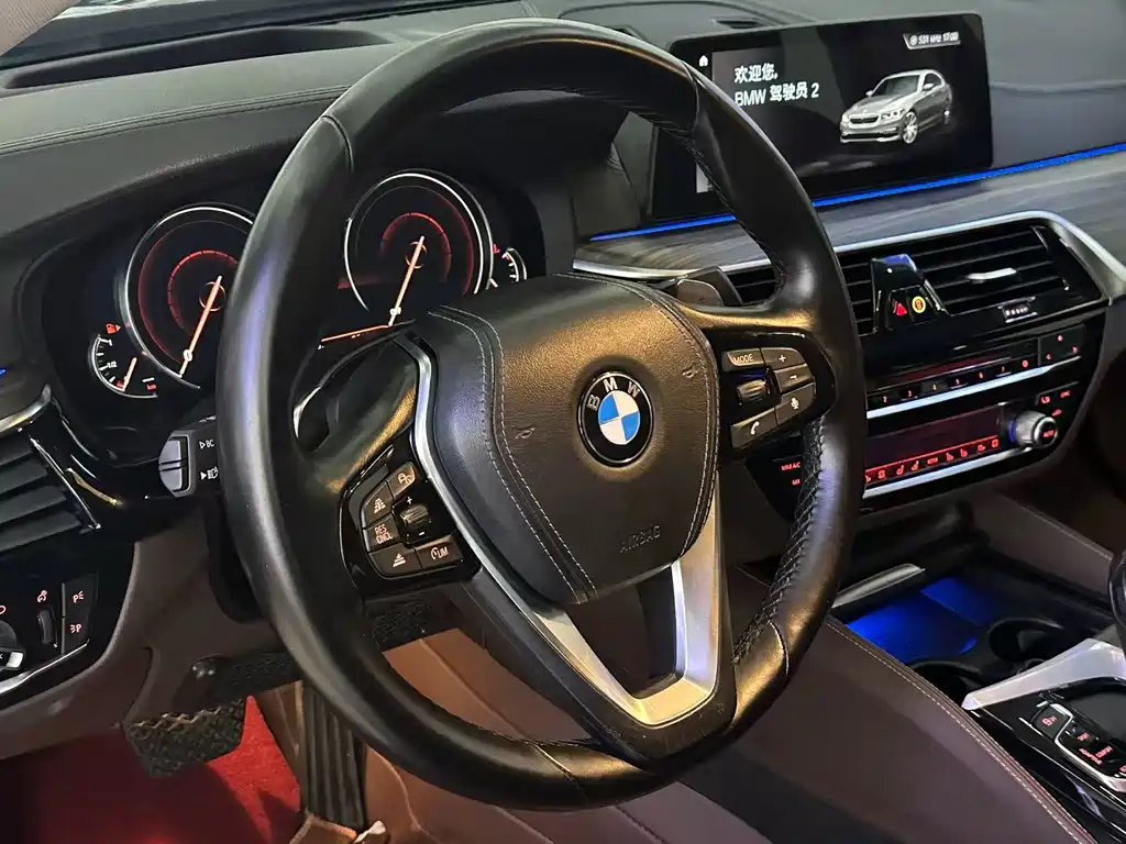BMW 5 Series — миниатюра 7