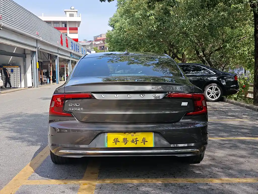 VOLVO S90 PLUG IN HYBRID