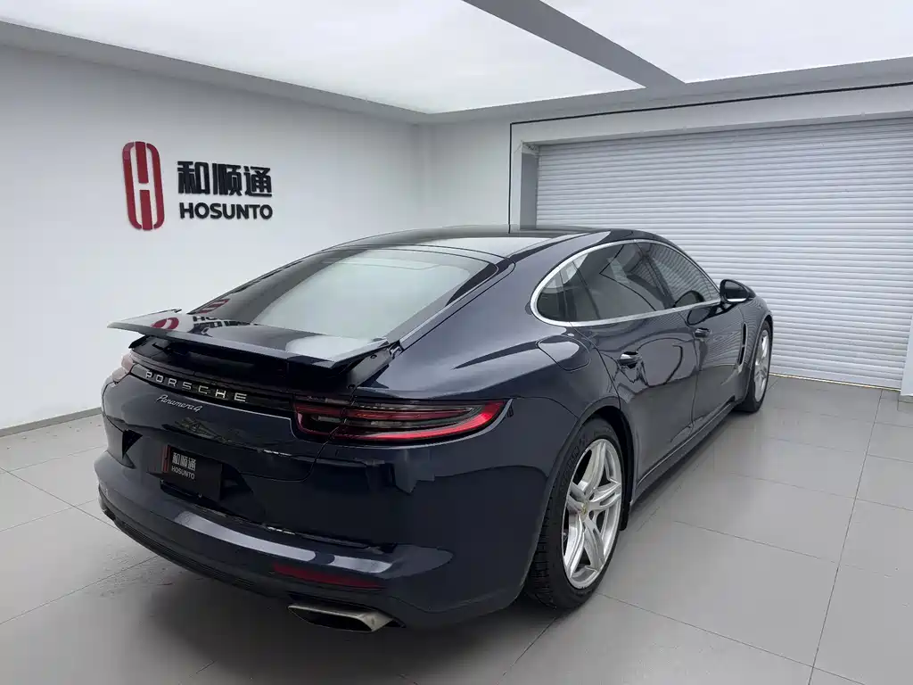 PORSCHE PANAMERA