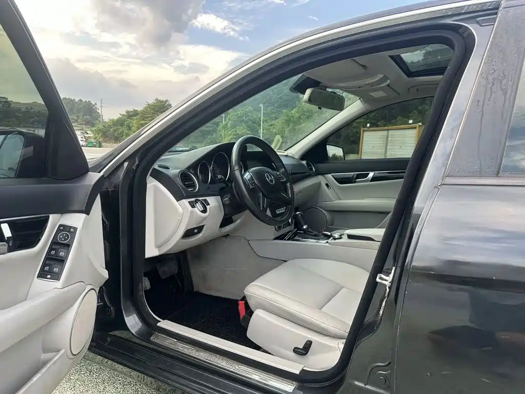 Mercedes-Benz C-Class — миниатюра 4