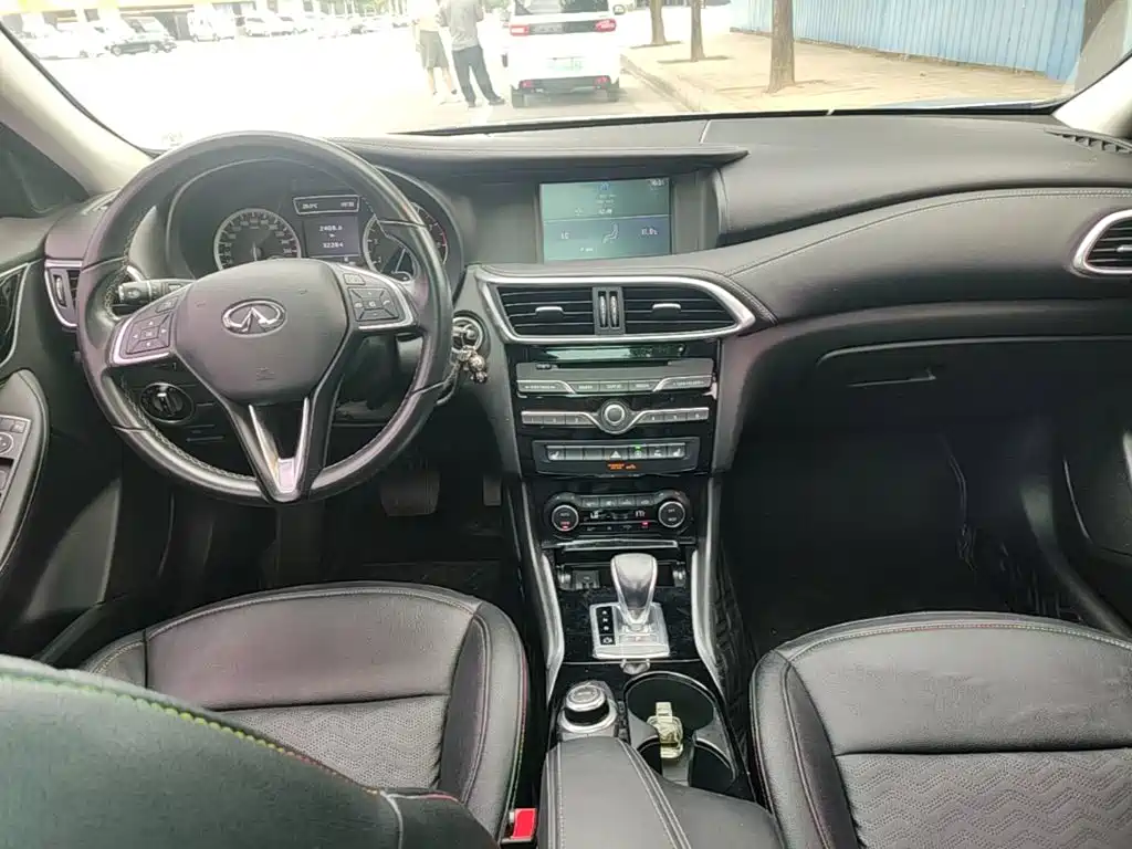 Infiniti QX30 — миниатюра 10