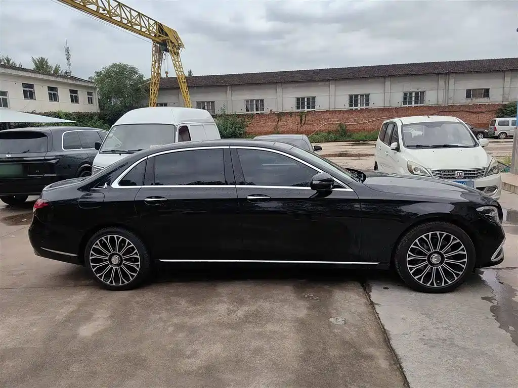 MERCEDES-BENZ E CLASS