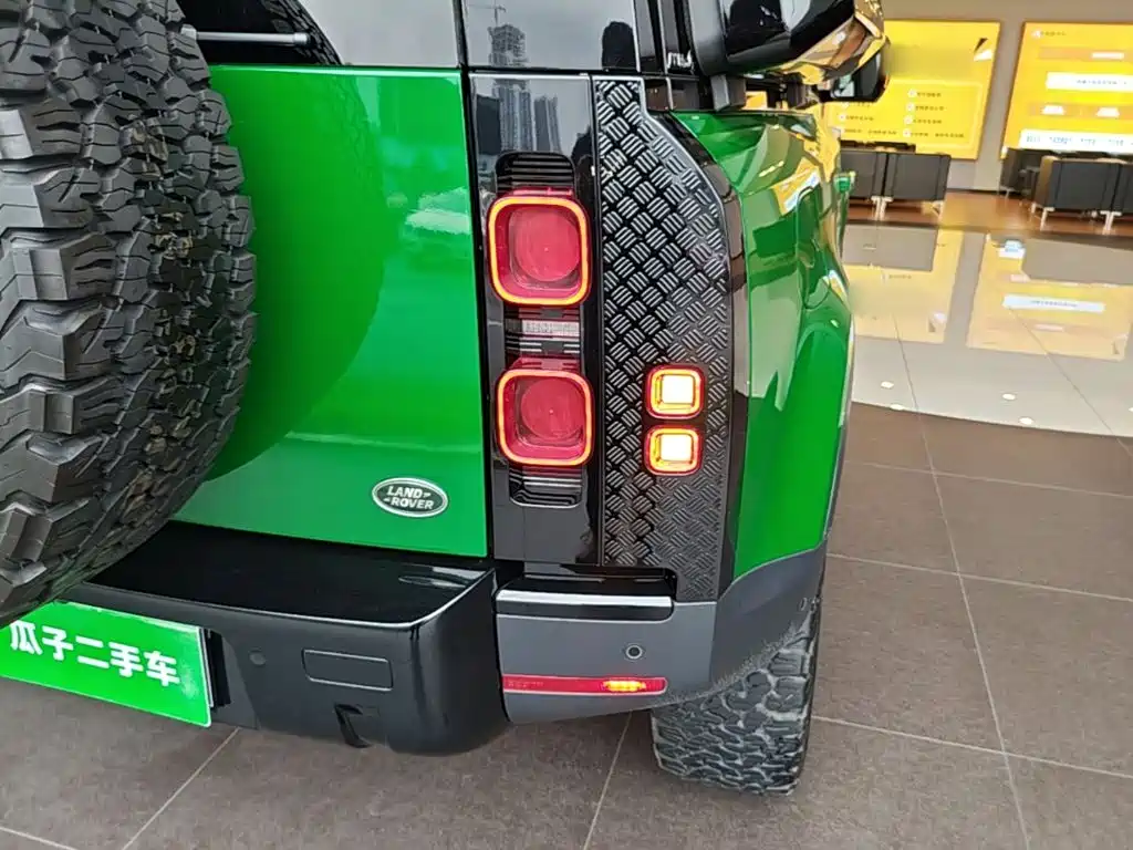 Land Rover Defender — миниатюра 8