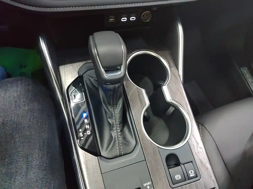 Toyota Crown Kluger — миниатюра 14