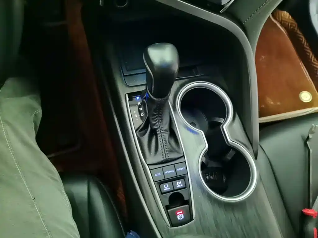 Toyota Camry — миниатюра 14