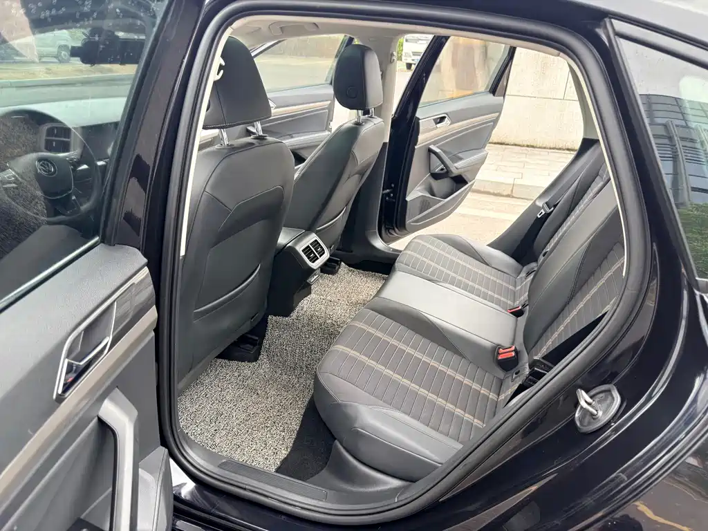 Volkswagen Lavida — миниатюра 9