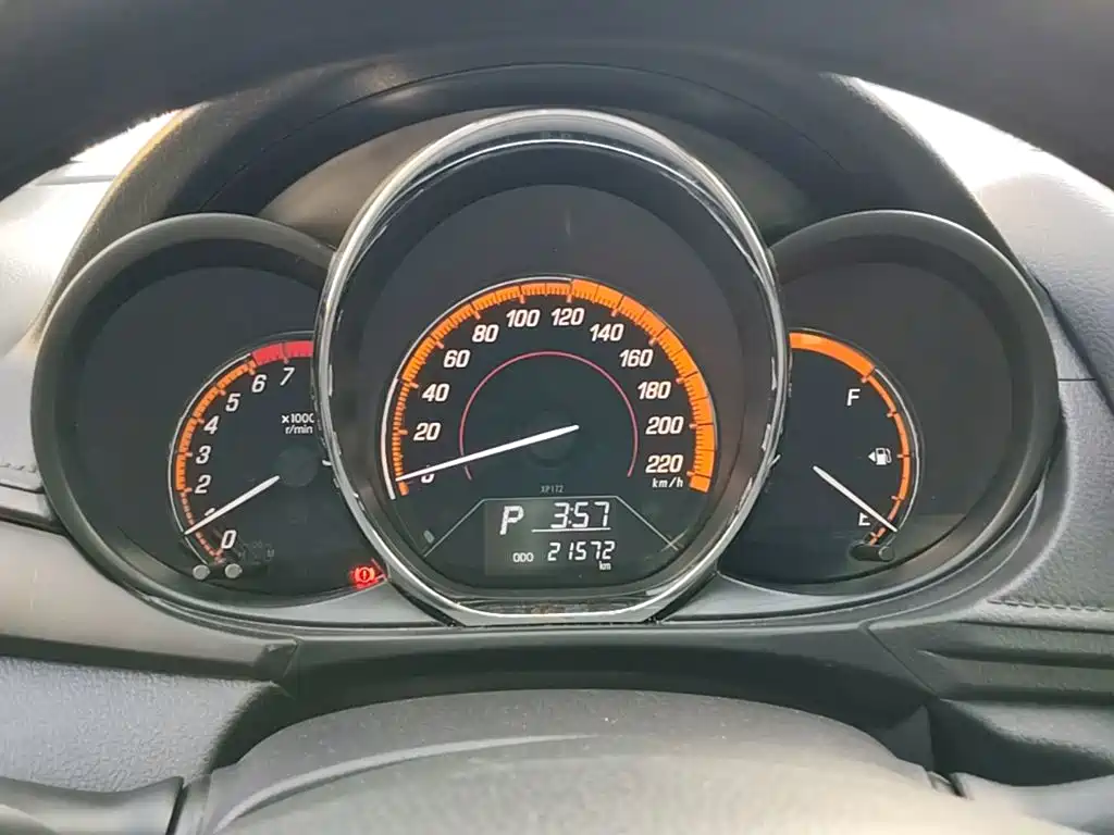 Toyota Yaris L 2022 — фото 11