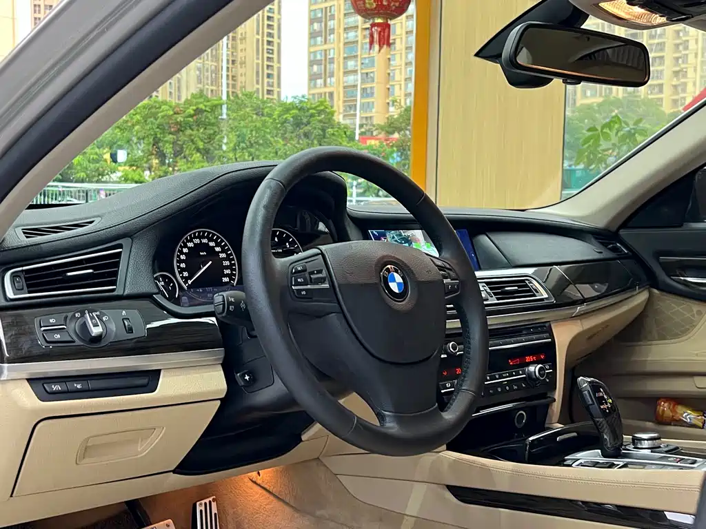 BMW 7 Series — миниатюра 19