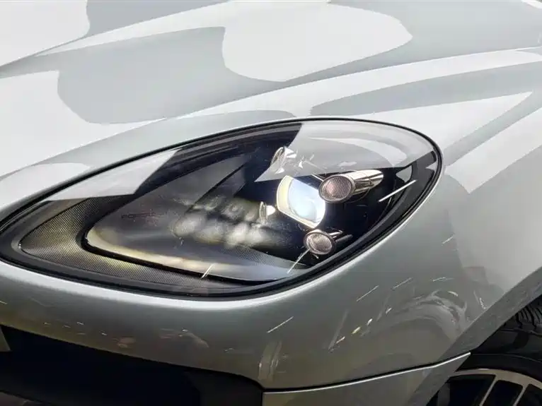 Porsche Macan — миниатюра 7