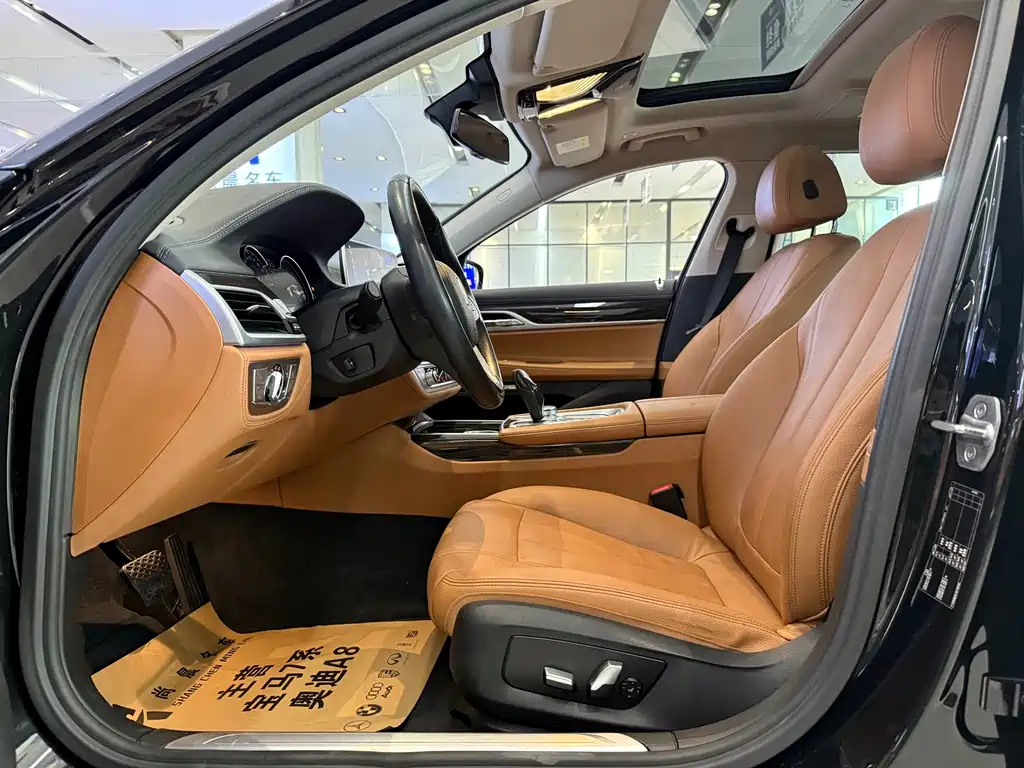 BMW 7 Series — миниатюра 6