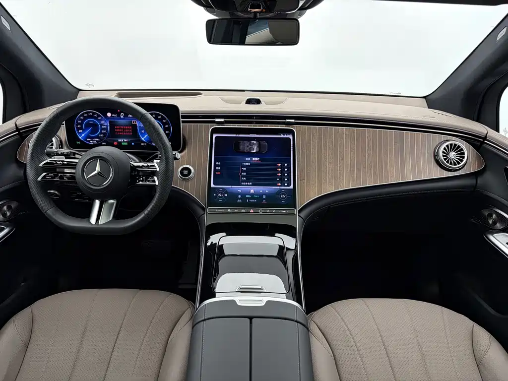 Mercedes-Benz EQE SUV — миниатюра 14