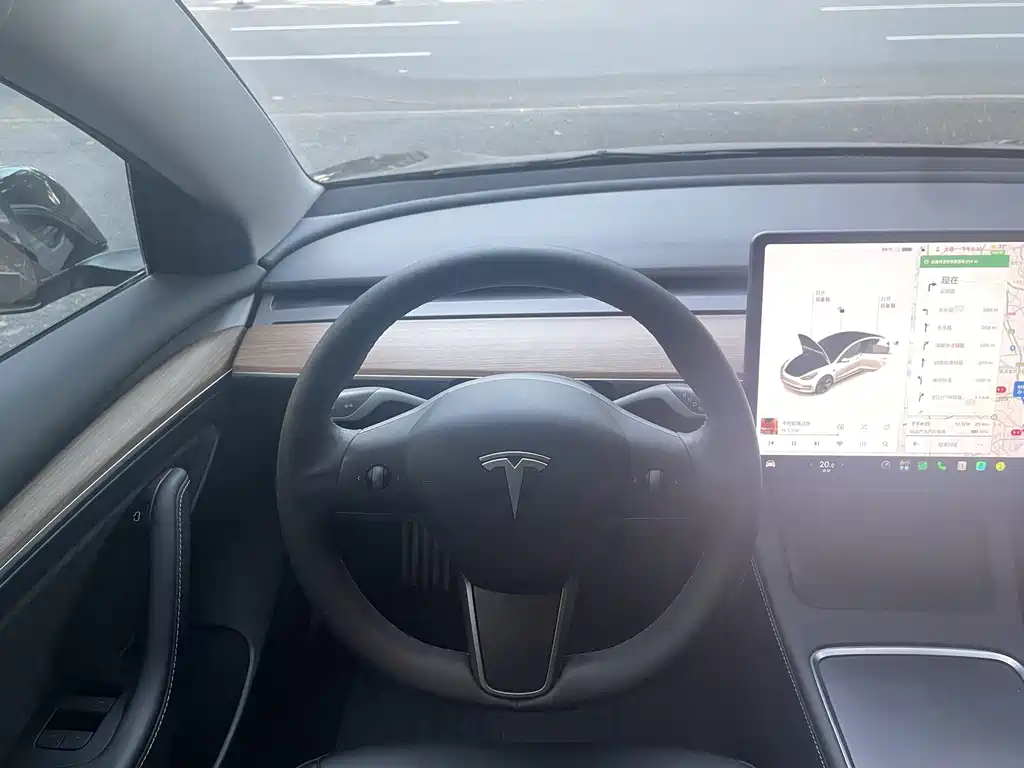 Tesla Model 3 — миниатюра 15