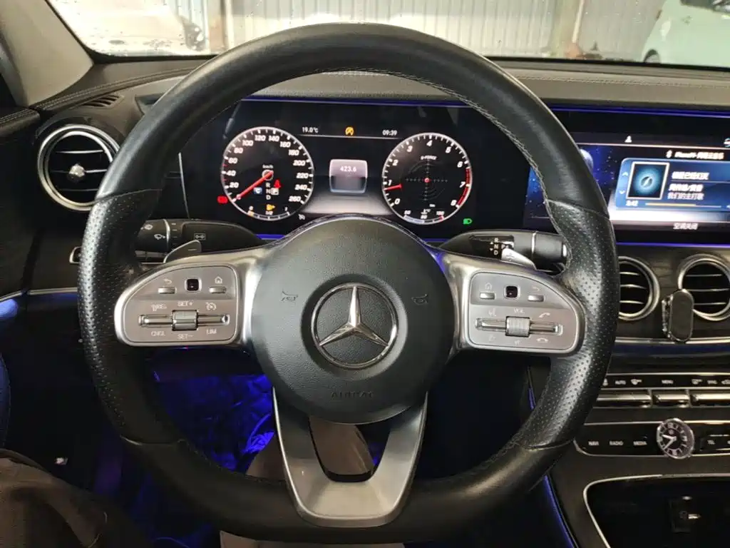 Mercedes-Benz E-Class — миниатюра 11