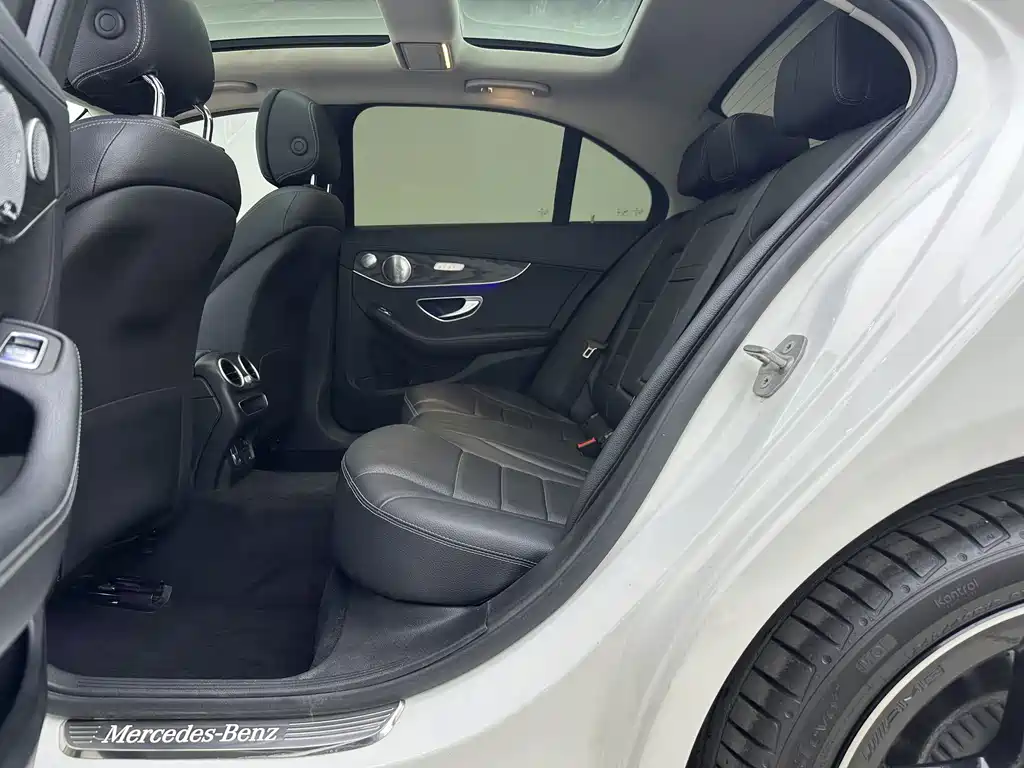 Mercedes-Benz C-Class — миниатюра 12