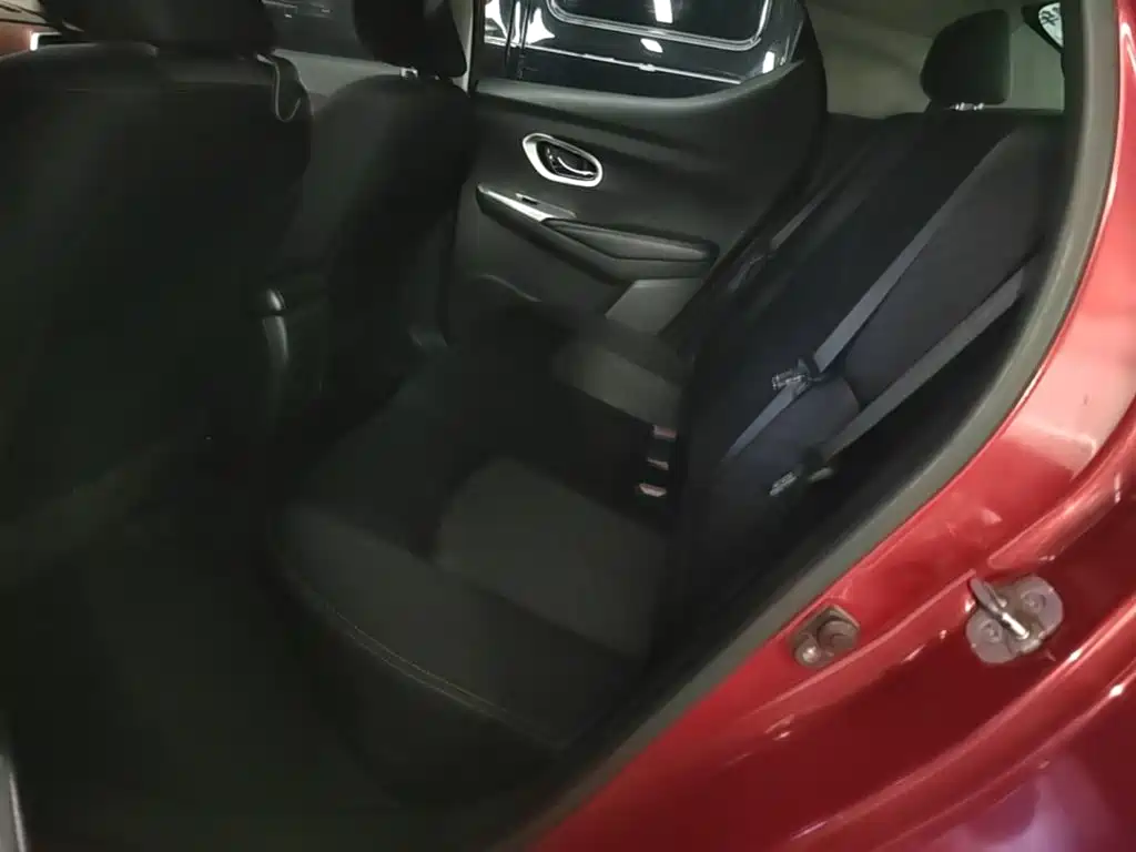 Nissan Bluebird — миниатюра 17