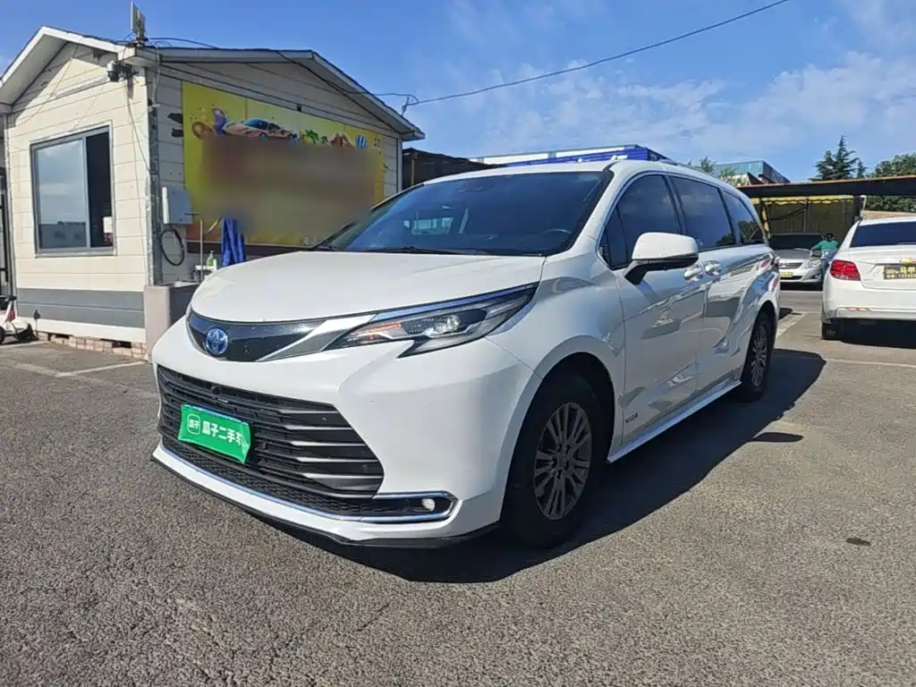 Toyota Sienna — миниатюра 2